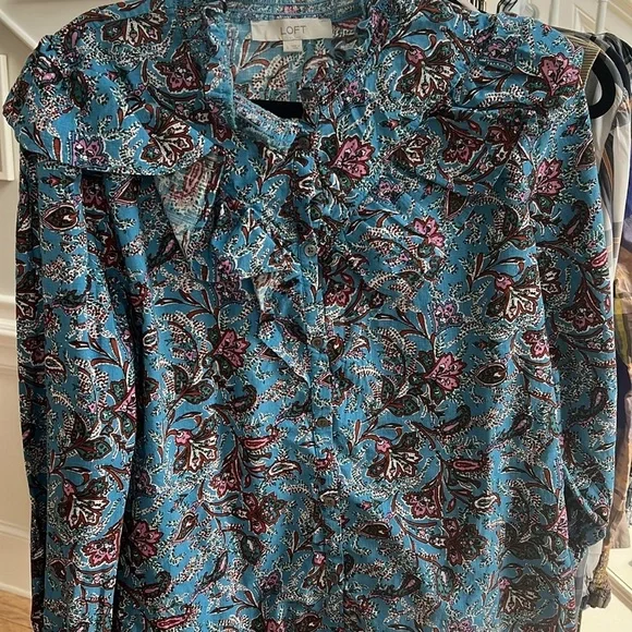 LOFT - BLUE PAISLEY RUFFLE FRONT PLACKET SHIRT - SIZE L - Picture 5 of 6